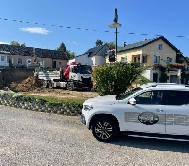 Ramu Bau Auto vor der Baustelle